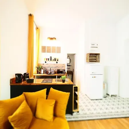 Apartment Standing Opera